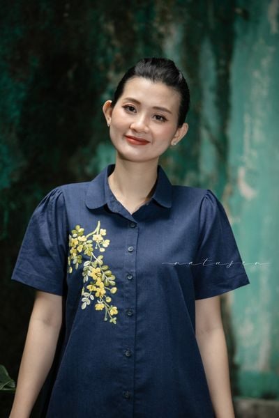  Đầm chemise xanh đen thêu tay Điệp vàng 