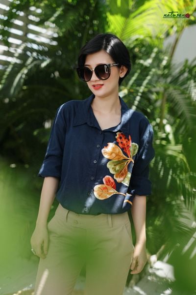  Áo linen thêu tay Lá Bàng chemise Xanh Navy 