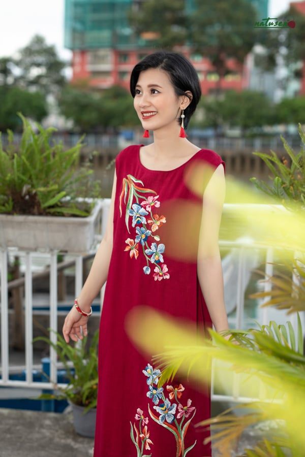  Đầm maxi thêu thủ công Lan Bướm Đỏ Festival 