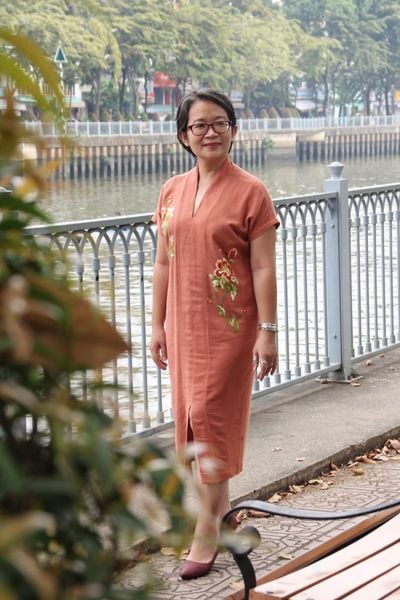  Đầm kimono cam gạch thêu tay Mẫu Đơn 