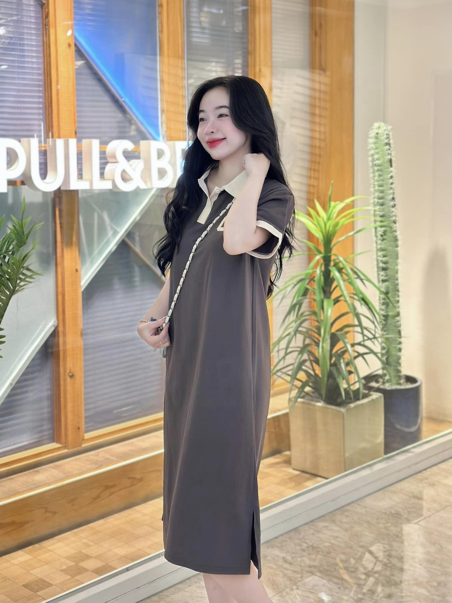 Đầm thun suông cổ polo thêu C