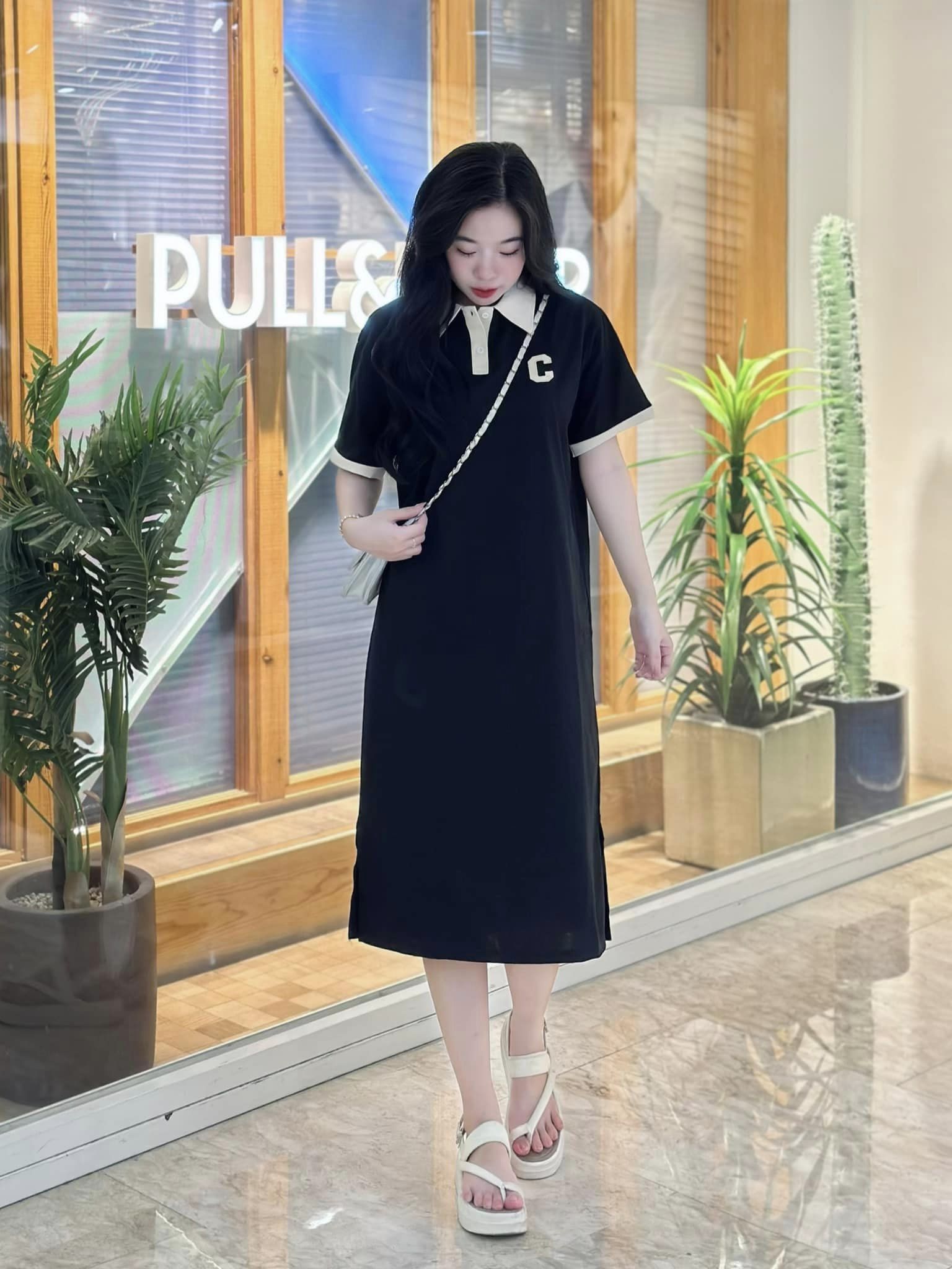 Đầm thun suông cổ polo thêu C