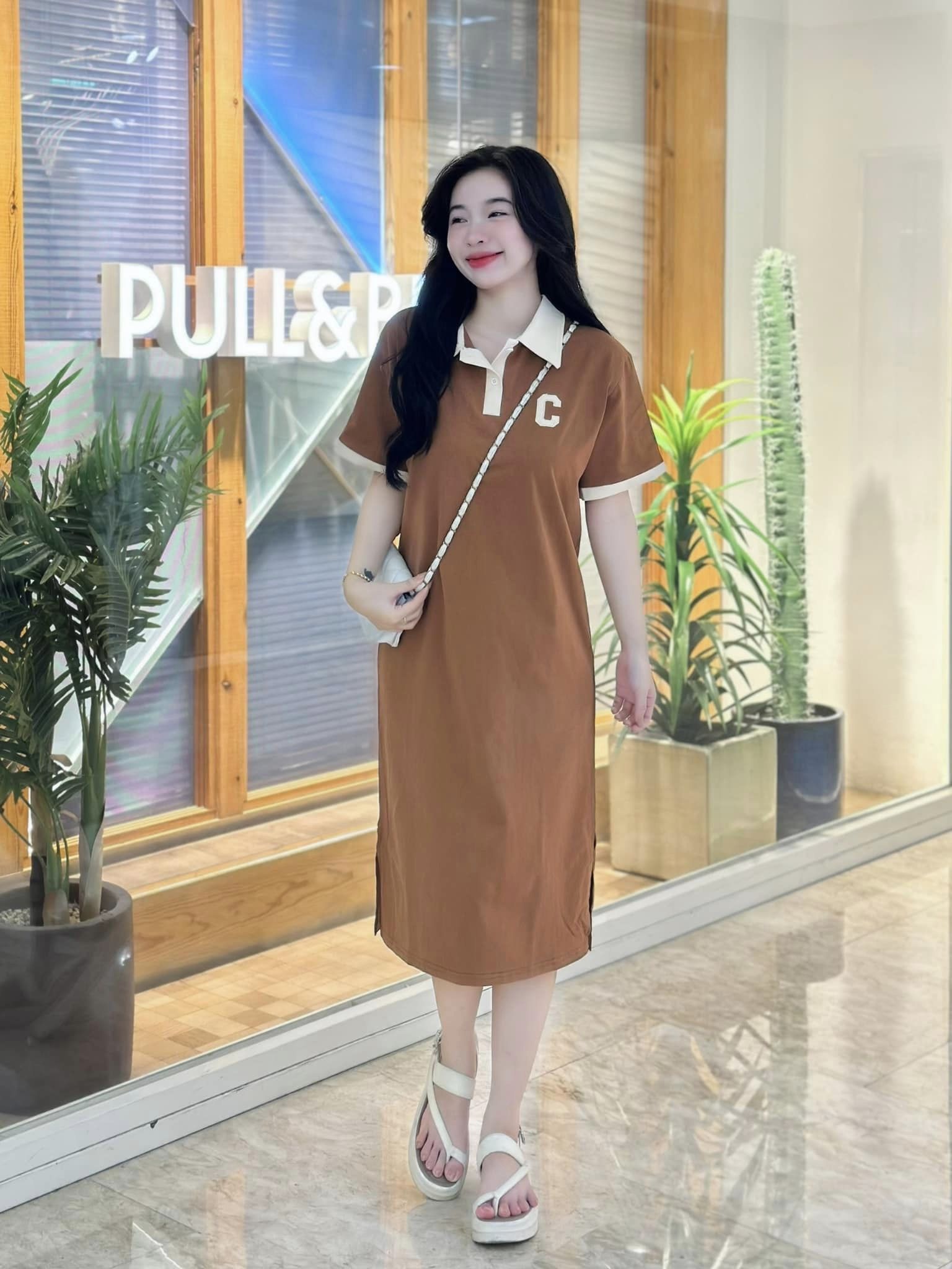 Đầm thun suông cổ polo thêu C