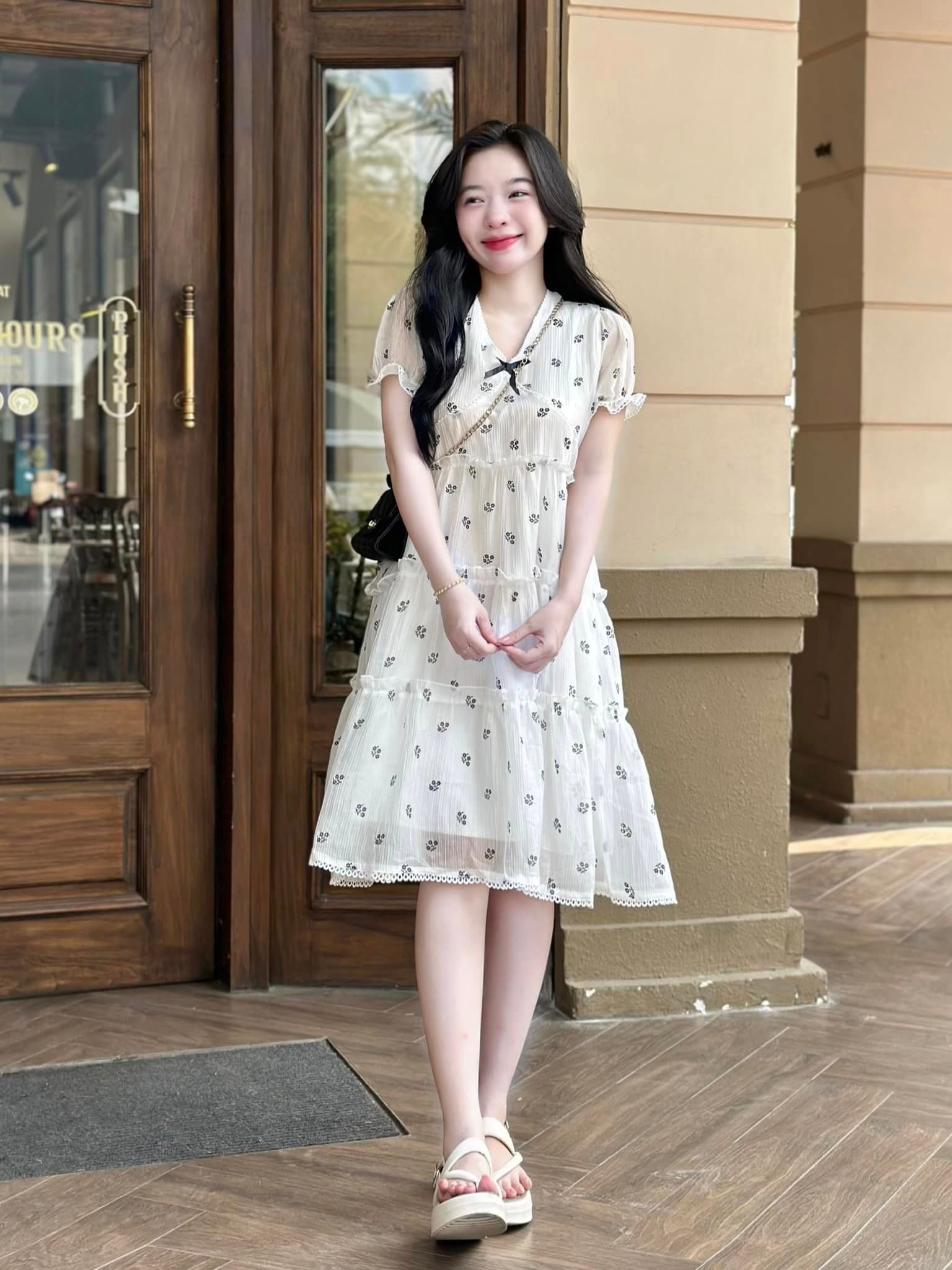 Đầm babydoll tơ in hoa viền ren