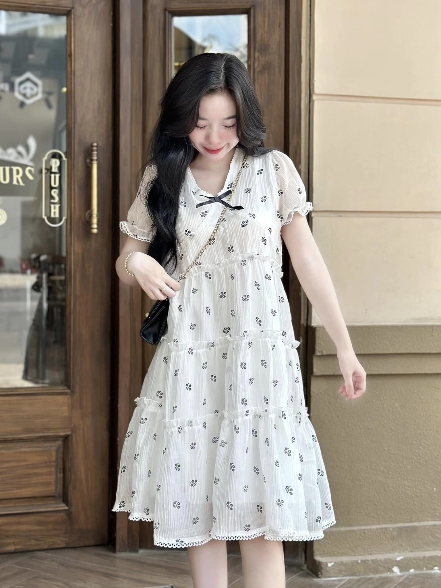 Đầm babydoll tơ in hoa viền ren