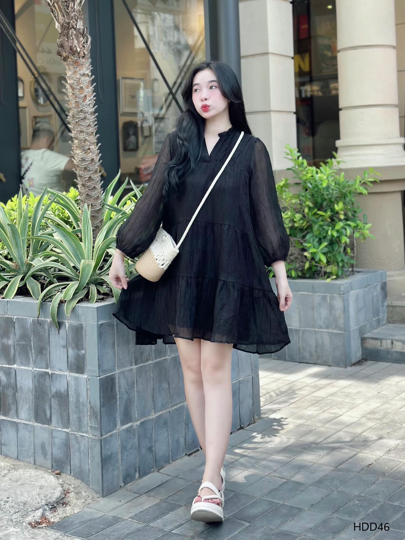 Đầm babydoll tơ tầng cổ trụ V