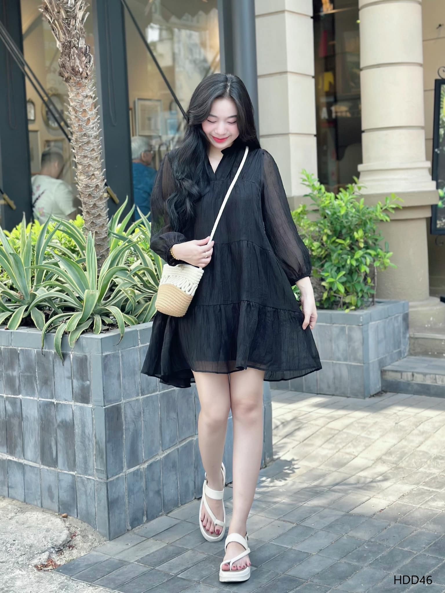 Đầm babydoll tơ tầng cổ trụ V