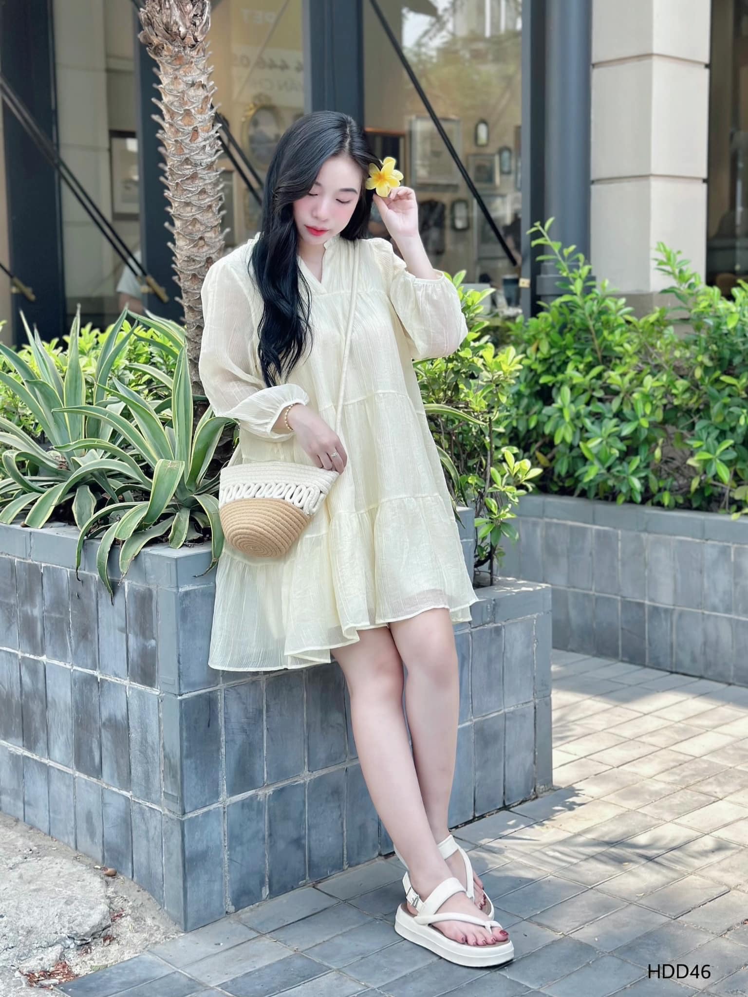 Đầm babydoll tơ tầng cổ trụ V