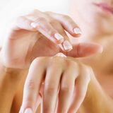  Kem dưỡng da Kose Q10 Vital Age 40g 