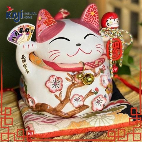  Tượng mèo thần tài bằng sứ cầm búp bê Daruma (19x17x20cm) 