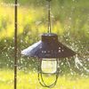 Đèn sân vườn năng lượng mặt trời móc treo Shepherd kim loại cổ điển sang trọng tự động chiếu sáng