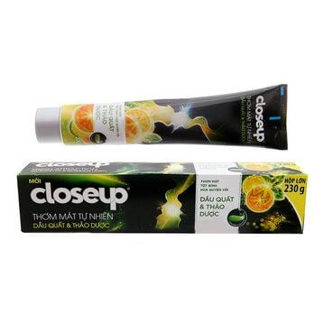 Kem Đánh Răng Closeup Dầu Quất & Thảo Dược 230g