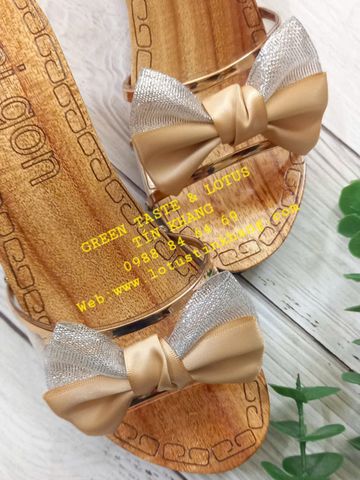 Guốc Gỗ Cao Gót Quai Trong Đính Nơ Khắc Vẽ Mỹ Nghệ Xinh Xắn-Guốc Mộc Sang Trọng-GCGVSGQNLTK03