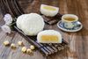 Bánh dẻo nhân sen nhuyễn hạt dưa