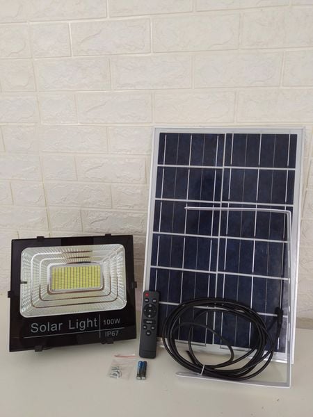 Đèn Pha led năng lượng mặt trời 100W SL-F110