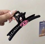  Kẹp tóc bản dài gắn logo chữ D phong cách Hàn Quốc K-DAI119 