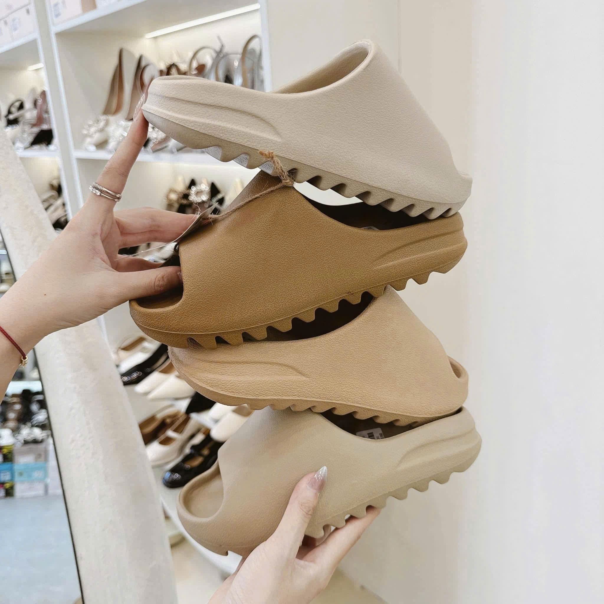  Dép Đúc Nữ Yeezy slide 4 Màu Basic Vân Nhám Cao Su Cao Cấp 3633 