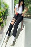  Quần Jeans Nữ Rách Đan Dây Cá Tính Q8013 