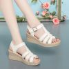 giay-sandal-de-xuong-7076-kem