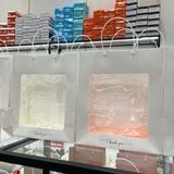  Túi Giấy Mica Mặt Kính Đựng Quà Tặng( Kẹp Tóc + Giày + Túi Xách) Kèm Giấy Rơm + Nơ 