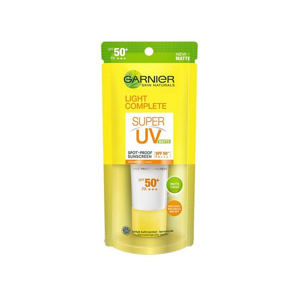 Kem Chống Nắng Garnier Light Complete Super UV Spot-Proof Sunscreen 15ml