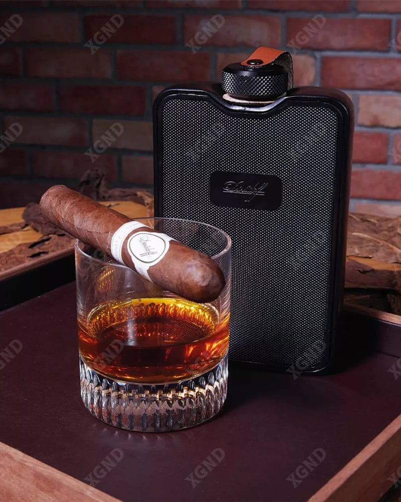 Bình Rượu Đựng 2 Điếu Xì Gà Davidoff Discovery Cigar Flask