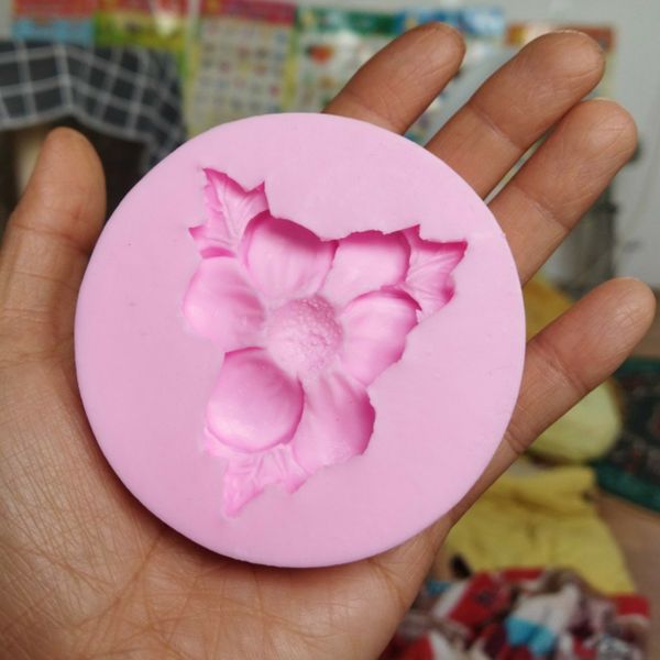 Khuôn silicon hoa mai kèm lá 6cm ( CN516 )