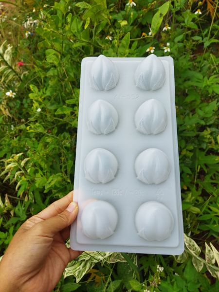 Khuôn nhựa mỏng 8 trái đào nhỏ 4,5cm làm rau câu , bánh tổ (  SM1674 )