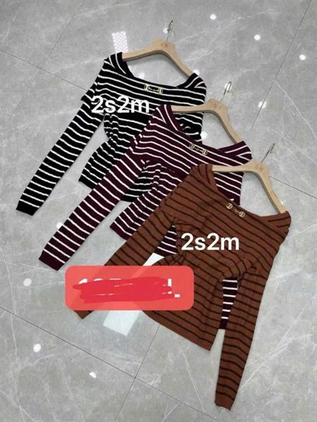  ADTN Miu len kẻ ngang cổ to đính khuy vàng 