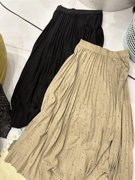  CVD xếp li đính đá đen 