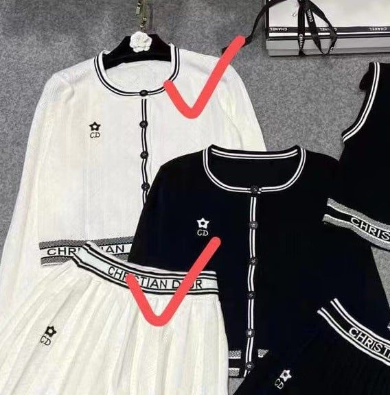  AKN D len sao ngực cổ tròn viền 