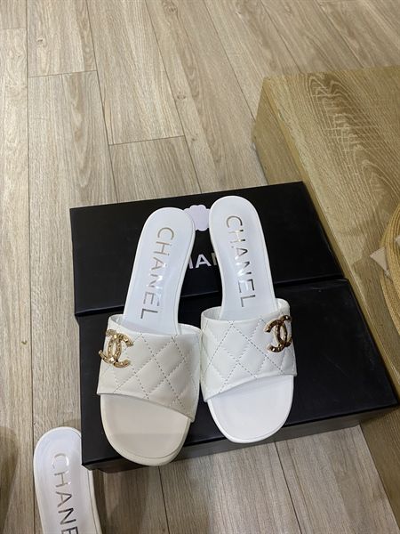  Guốc Chanel trắng 