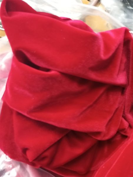  Áo dài nhung cổ vuông 