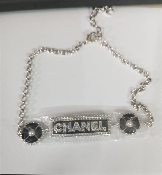  VC C chocker mix dây bạc 2 bông hoa đen 