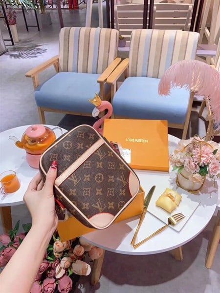  Túi đeo chéo L.V sc 