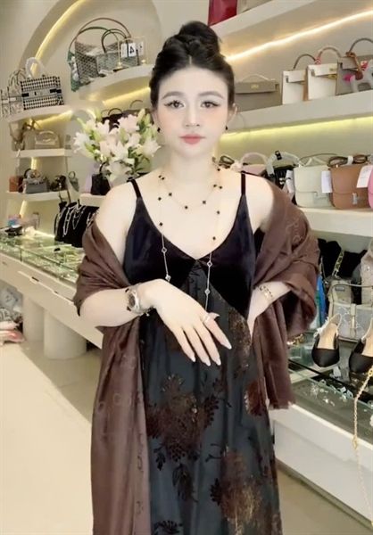  Khăn gấm Dior chữ to 