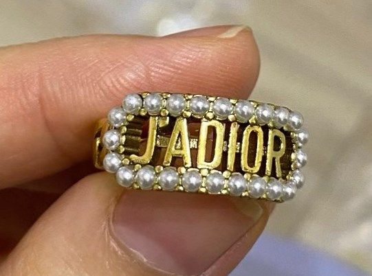  Nhẫn D jadior viền ngọc quanh 