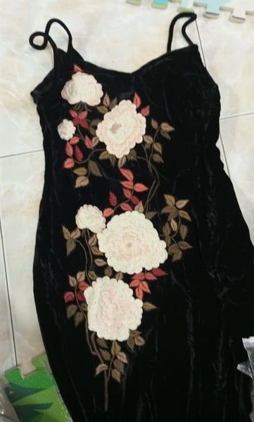  Váy nhung 2 dây thêu cành hoa 