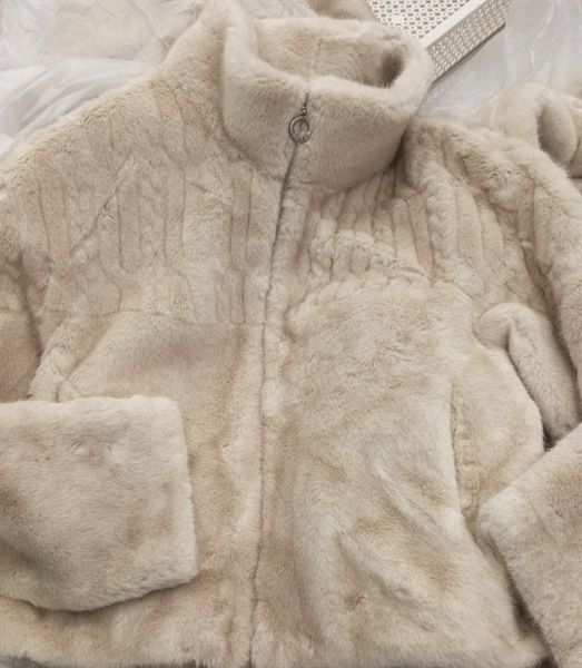  AKN lông cổ trụ khóa tay suông túi chéo 