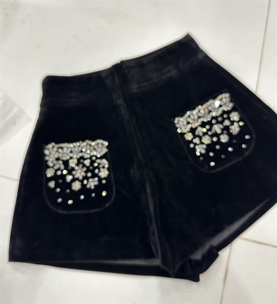  Quần sooc nhung túi đính hoa đá 