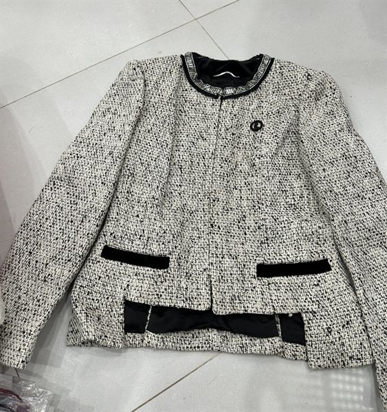  AKN dạ tweed cổ tròn viền cườm phối nhung 