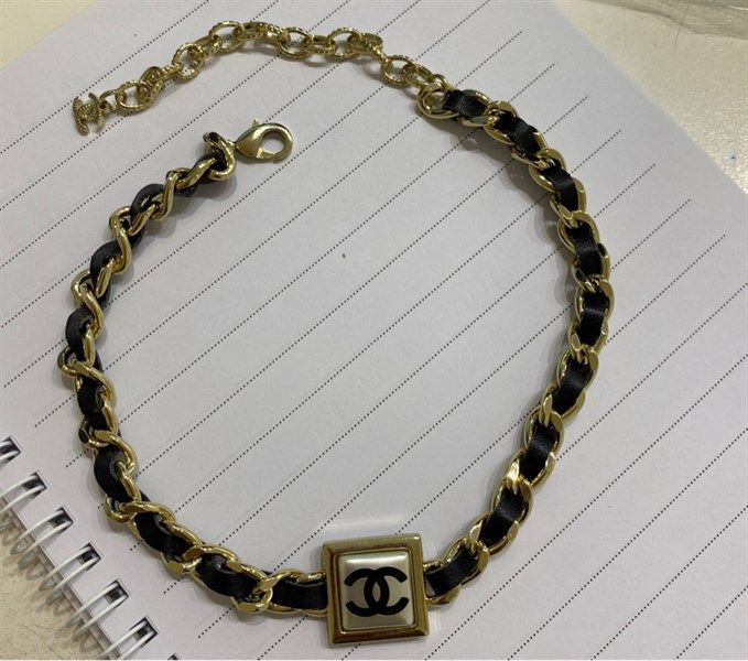  VC C choker đen logo vuông 