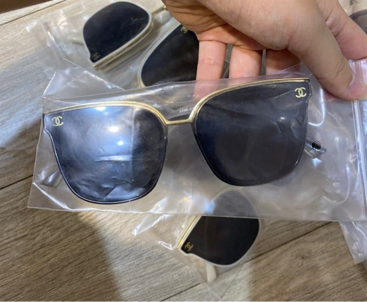  Kính râm Chanel chữ x 