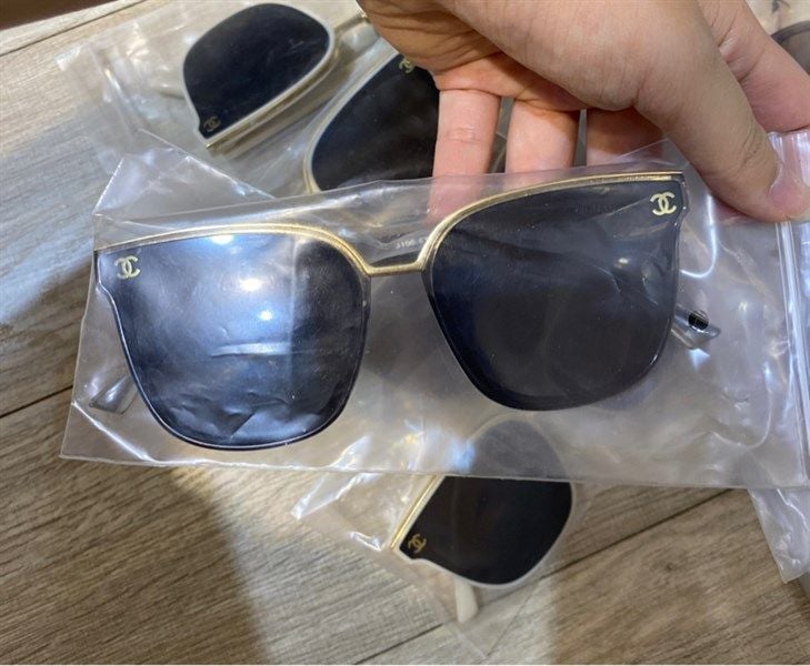  Kính râm Chanel chữ x 