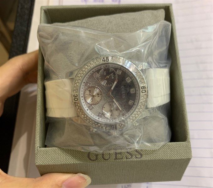  Đồng hồ Guess mặt đá 