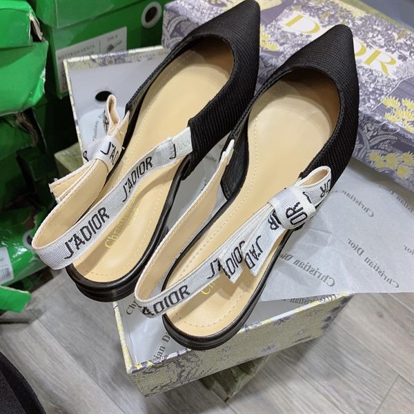  Giày bệt Dior đen mũi nhọn 