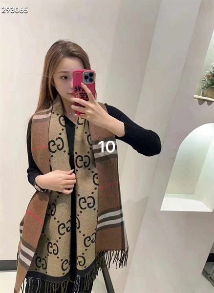  Khăn len Gucci dài chữ kẻ (*) 