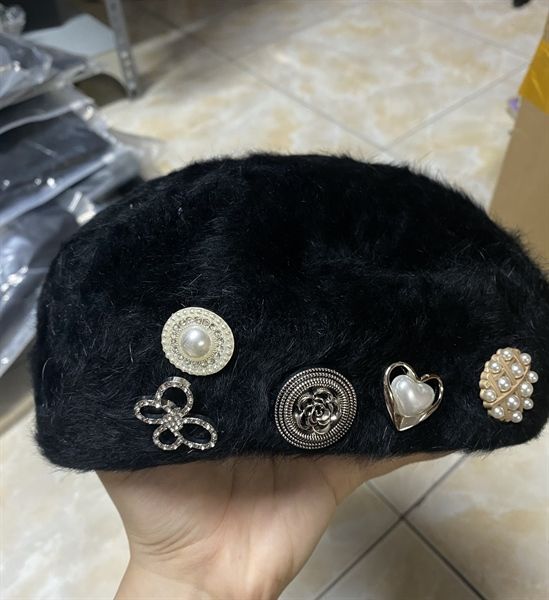  Mũ nồi lông đính nhiều tag 