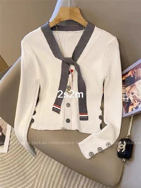  AKN Thom len cổ nơ phối tay cúc 