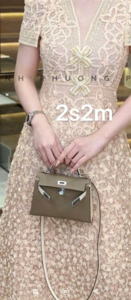  Váy ren ngắn tay hoa nổi đính ngọc 